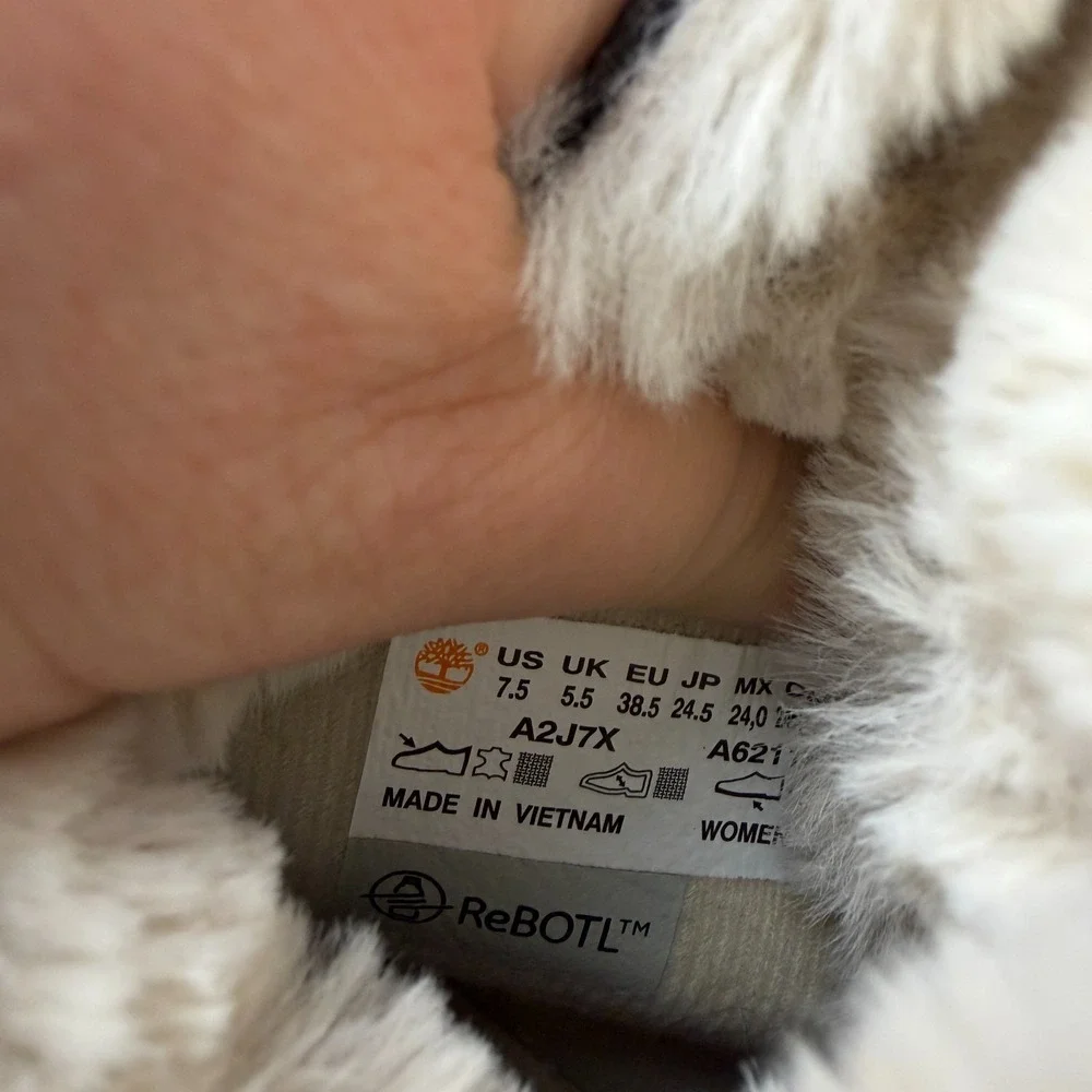 Timberland Shoes Womens 7.5 Gray White Faux Furry Lace-Up Boots Snow Winter Cozy